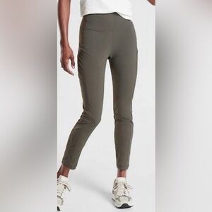 Athleta Trekkie Hybrid Ankle Tight